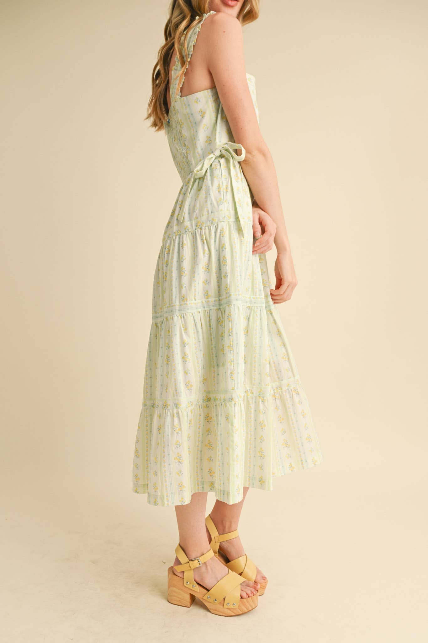 &MERCI - Wholesale Dress - Women's - RUFFLED STRAP FLORAL MIDI DRESS WITH SIDE TYING BOWS MDR358629