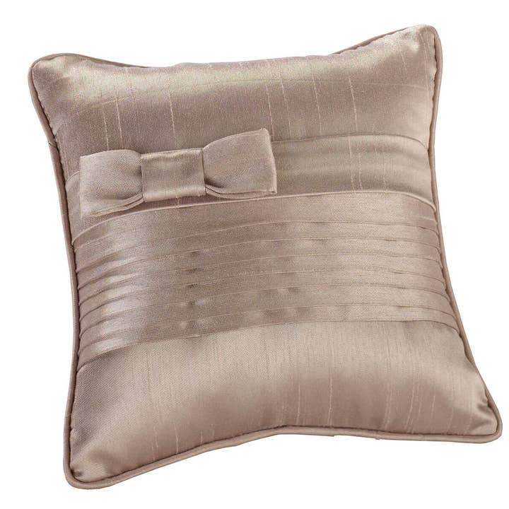 Taupe plisseret silke ring bærer pude for engroshandel hos Lillian Rose
