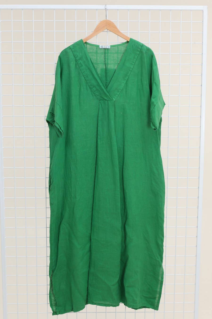 la maison des fibres naturelles - Wholesale Dress - Women's - Long dress v-neck 62733 100% linen42