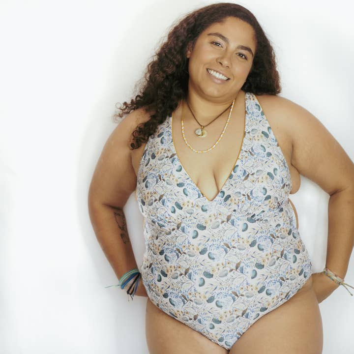 Une pièce River Flower and Curry pour la vente par Marveca Beachwear