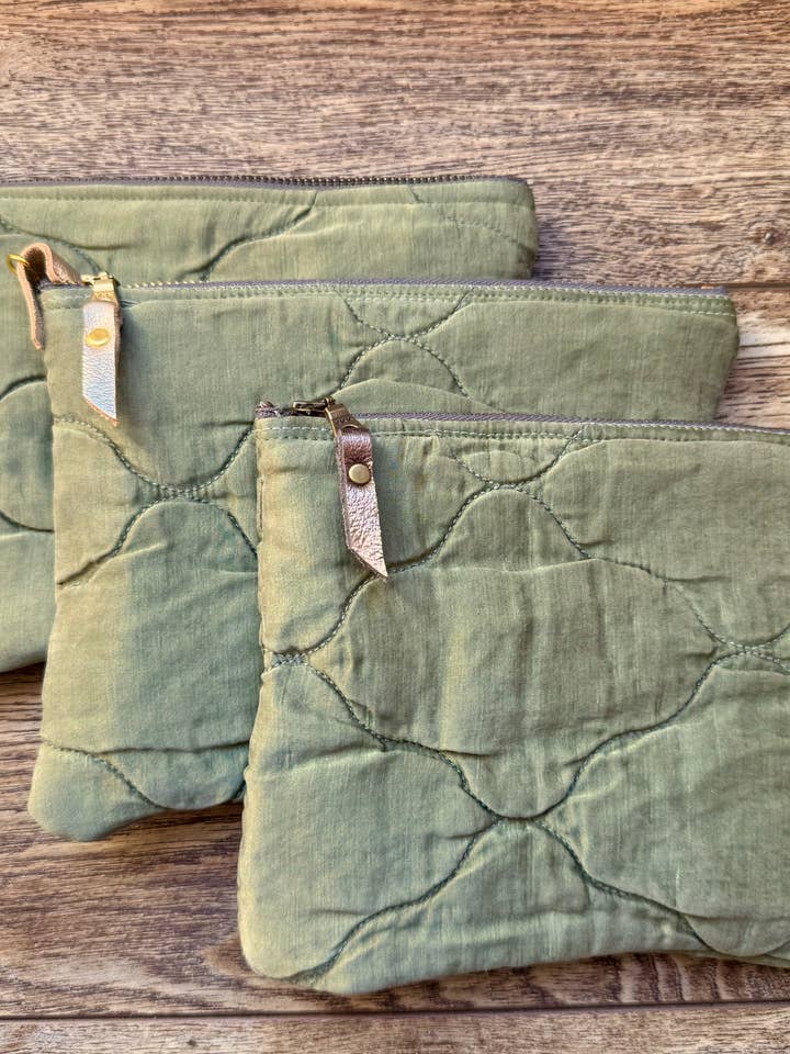 Bolsa de Seda Verde com Fecho éclair por atacado de Anjali Goods