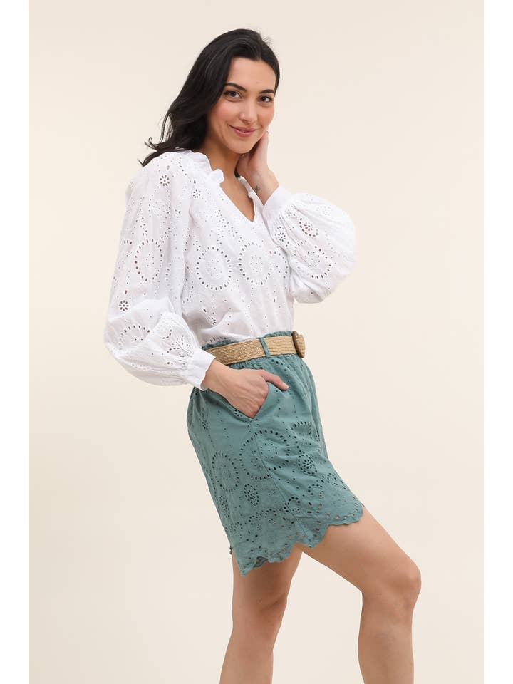 LÉA & LUC - Wholesale Shorts - Women's - Broderie anglaise shorts in 100% cotton REF. 250216
