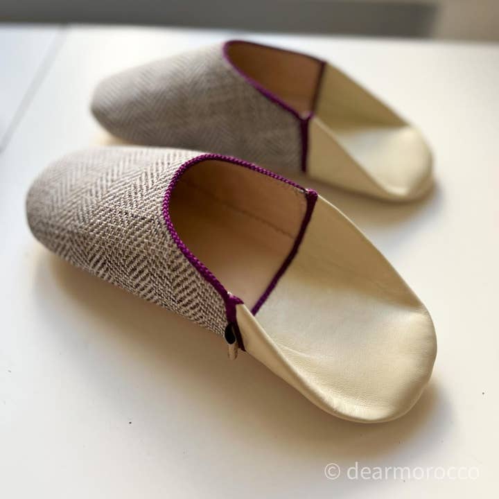 Marockanska läderskor Babouche med tyg från Polen, beige för wholesale av dear Morocco