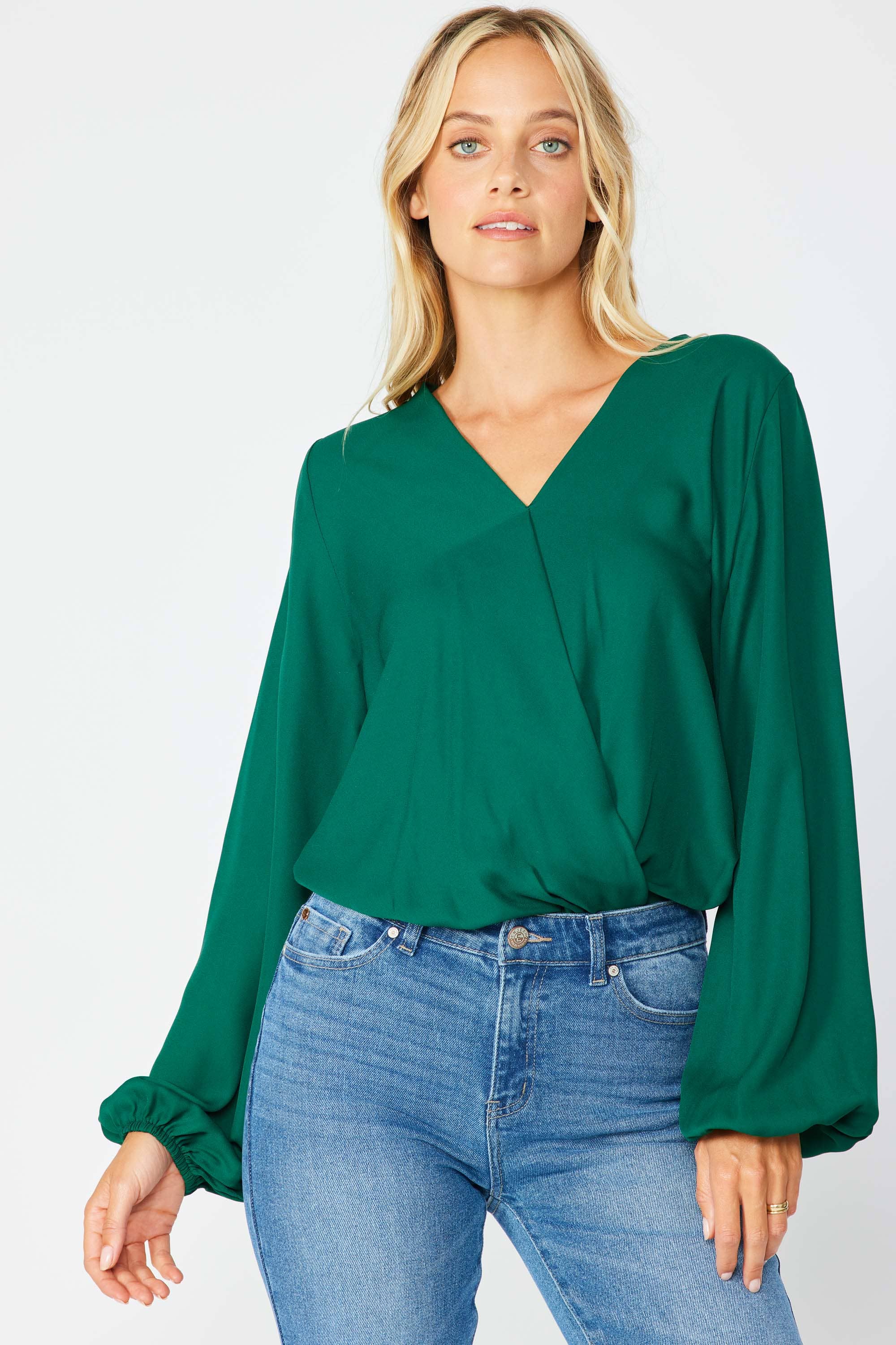 FSL Apparel - Venta al por mayor Blusa - Mujer - ST3474 - BODY TEJIDO CON CUELLO EN V Y MANGAS ABULLONADAS1