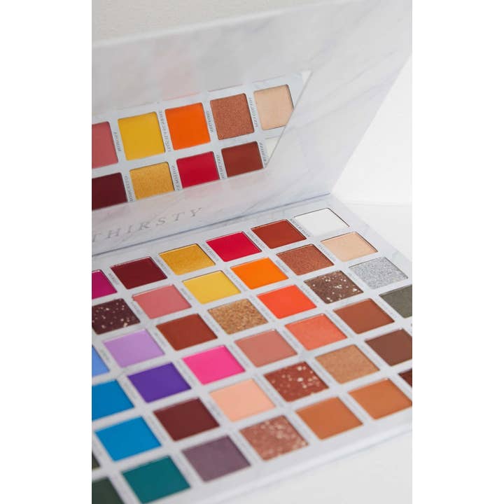 Femme Luxe - Venta al por mayor Paleta de sombras de ojos - Paleta de sombras de ojos Thirsty de Yazmae Cosmetics - Carol