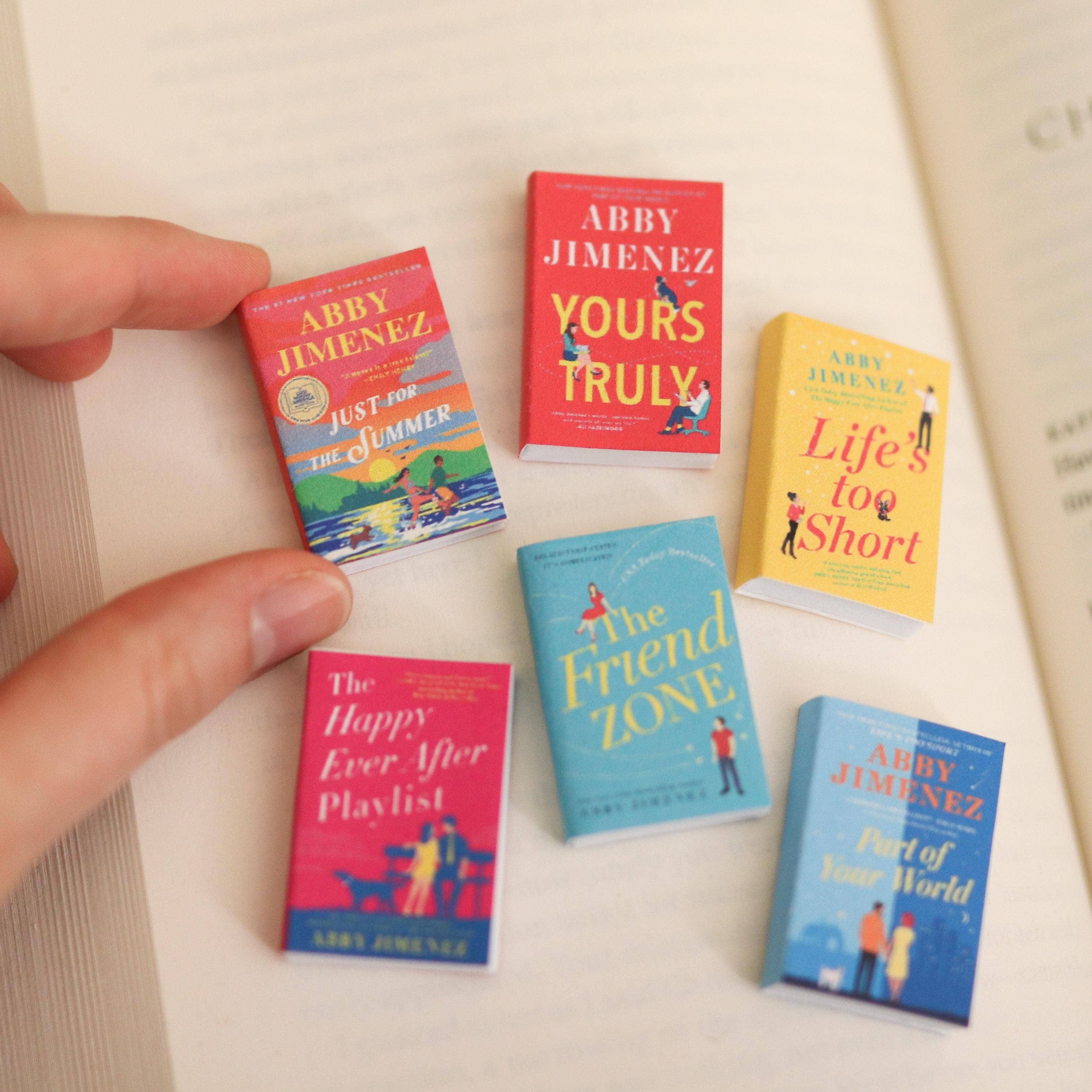 The Sticker Shop – Engroshandel Pyntefigur – Håndlavet Mini Abby Jimenez Bog Sæt På 6 Til Sommerromantik2