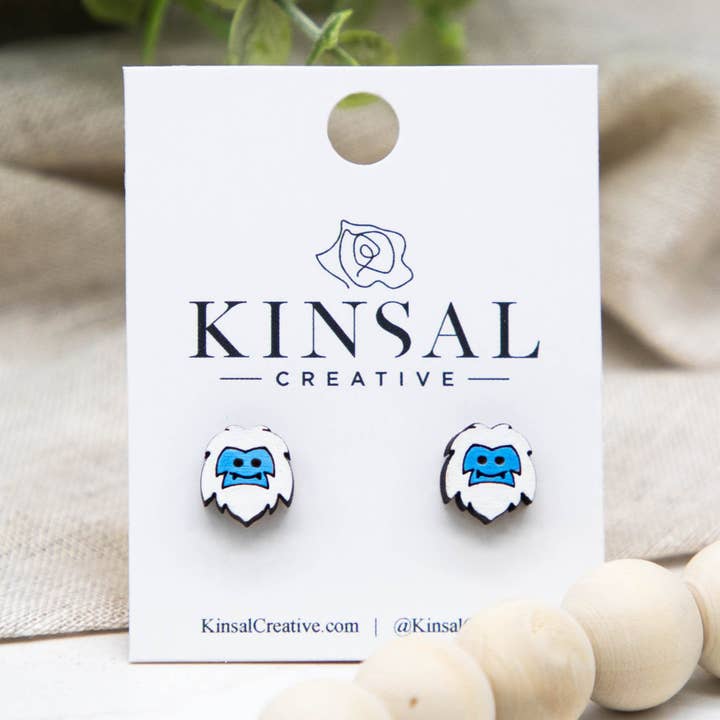 Orecchini a perno in legno Yeti Abominevole Uomo delle Nevi per la vendita all'ingrosso da parte di Kinsal Creative