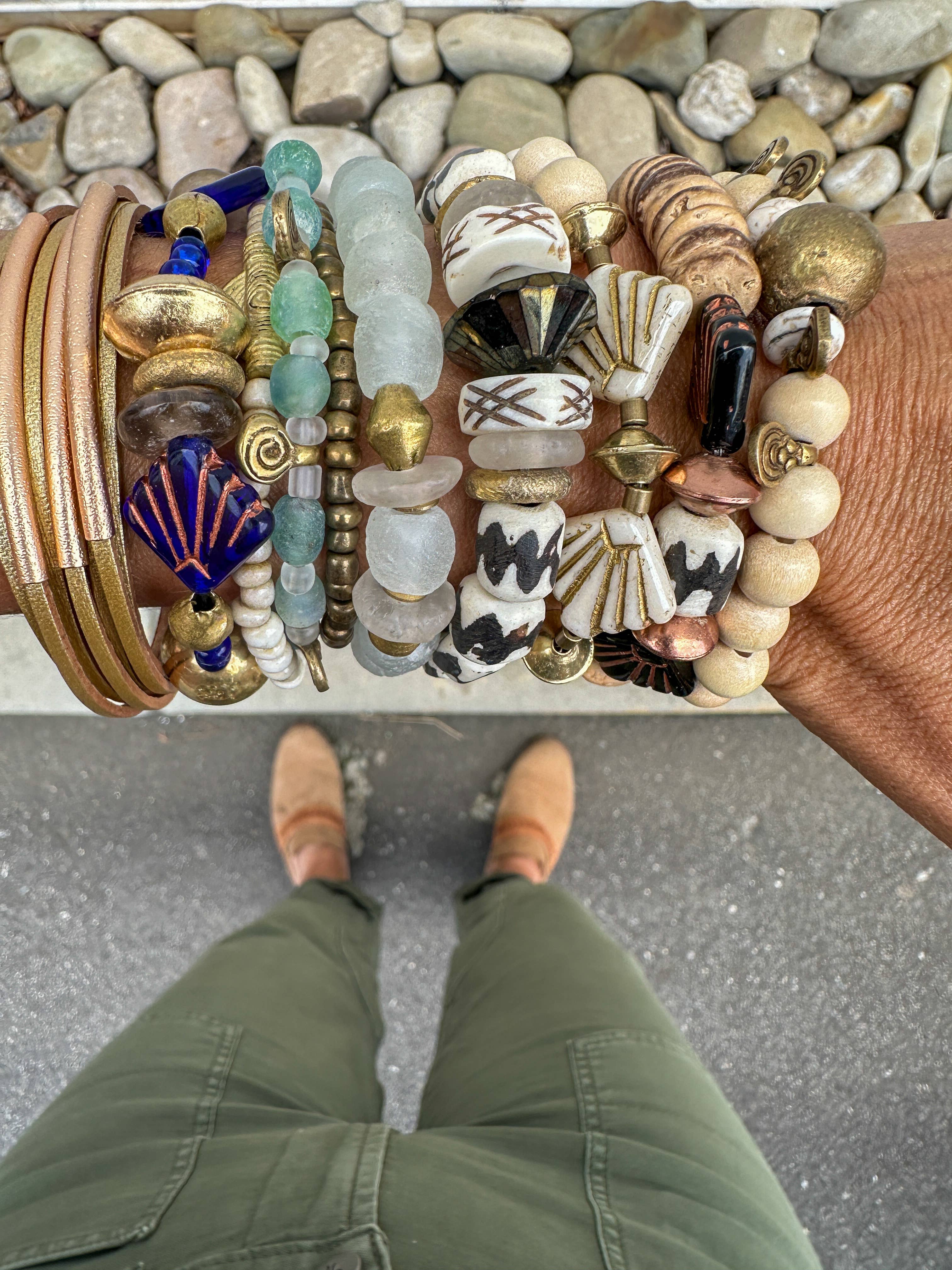 Twine & Twig - Vente Bracelet de perles - Bracelet Art Déco | Batik doré1