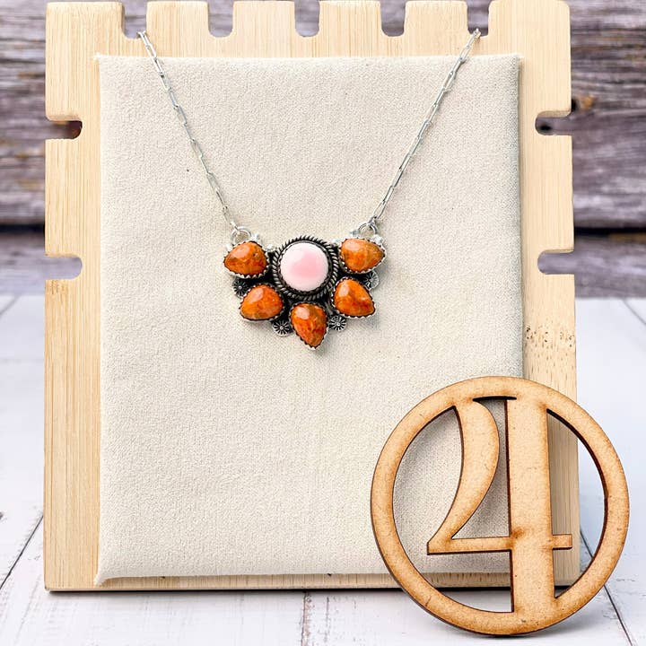 Krush Kandy - Wholesale Pendant/Charm Necklace - Half Queen Conch Flower Chain Pendants