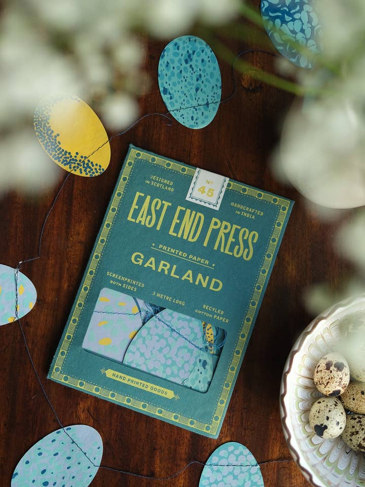 Blåplettede æg syet guirlande for engroshandel hos East End Press
