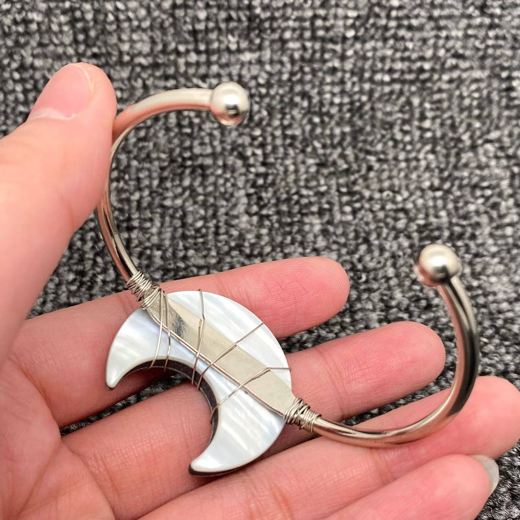 Mio Queena - Wholesale Cuff Bracelet - Moon Shape Natural Abalone Shell Cuff Bangle - MS1