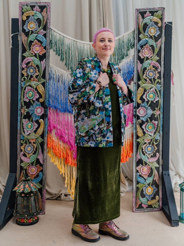 Fluwelen Maxi Jurk in Donker Olijf voor wholesale door Megan Crook Textiles