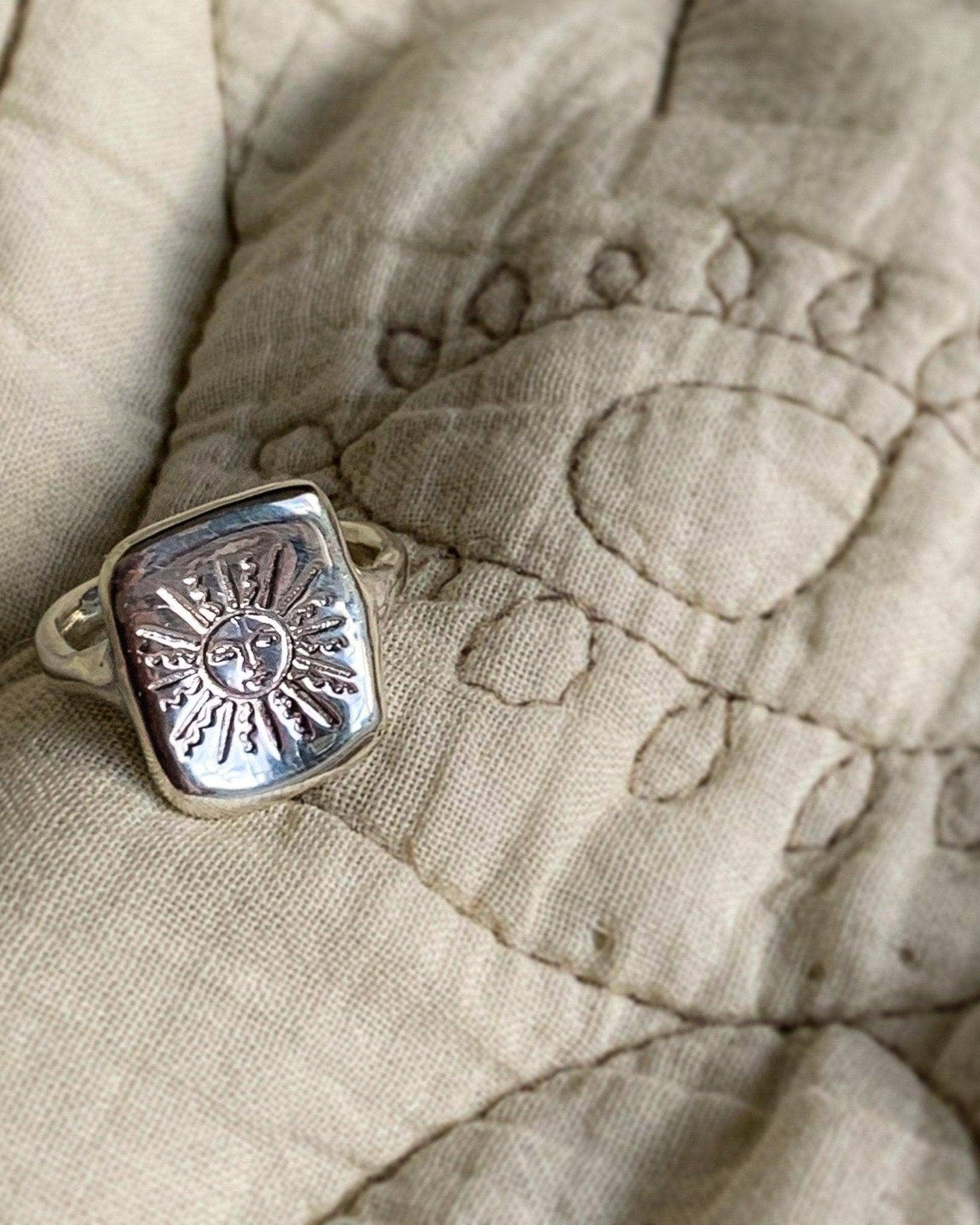 Dea Dia – wholesale Cocktail/Statement Ring – Sol Tarot Ring - Silver3