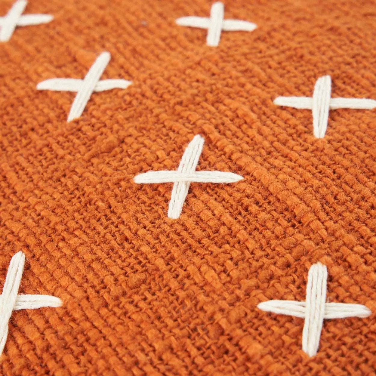 Bazar Bizar Living – Großhandel Zierkissenbezug – The Zillion Kiss Kissenbezug, Terrakottaweiß8