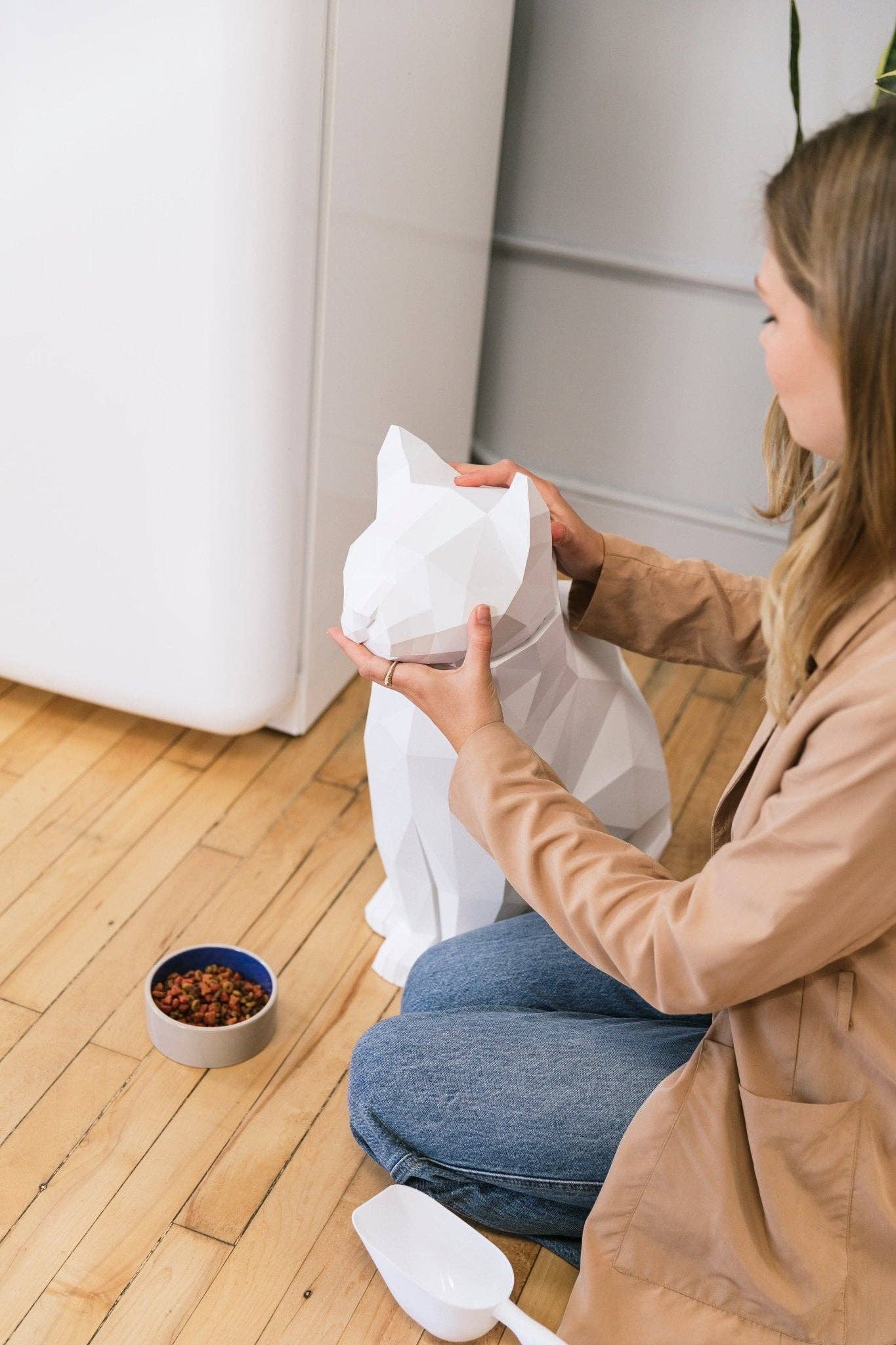 Abstract Home Art - Wholesale Decorative Tabletop Object - Lily - The Cat - White/Home Decor, Storage Bin, Trashcan3