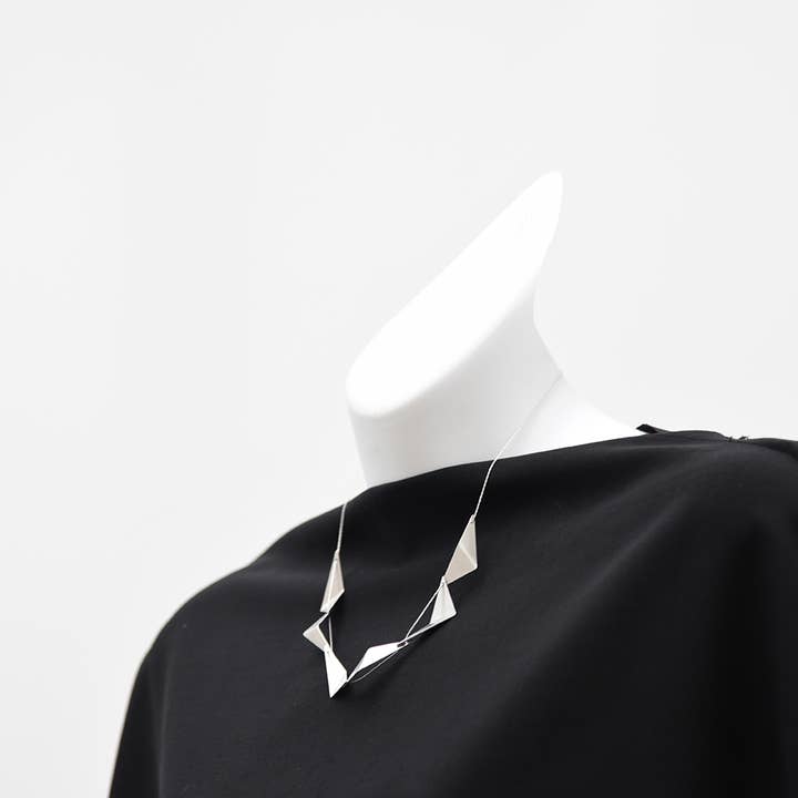 Collier Court Plissé pour la vente par Pursuits