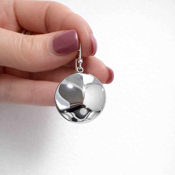 Örhängen i polerat sterlingsilver med spetsiga cirklar för wholesale av De Mexico