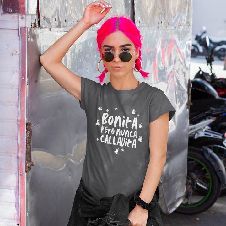 Maglietta Bonita Pero Nunca Calladita per la vendita all'ingrosso da parte di Las Changuis Tianguis