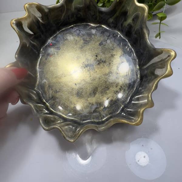 USA Handmade Black Resin Plate with Gold Accents, Wavy Edges – Perfect for Cake, Home Decor ; Gift Idea, Epoxy Art KIZIMA for wholesale by KIZIMA