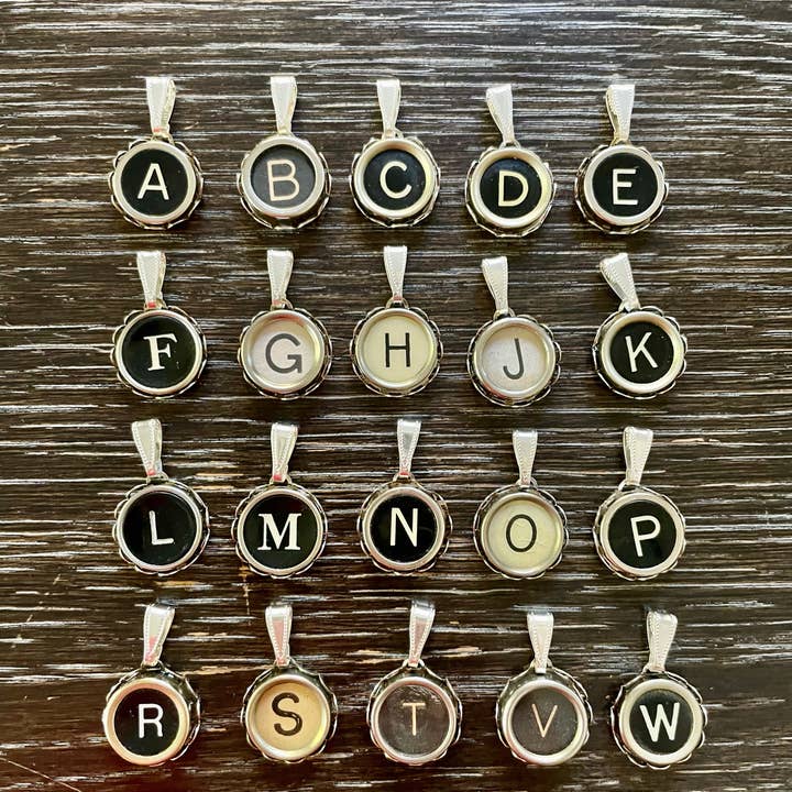 Joy Sparks Designs - Vente Breloques/médailles personnalisées - Pendentif clé machine à écrire2