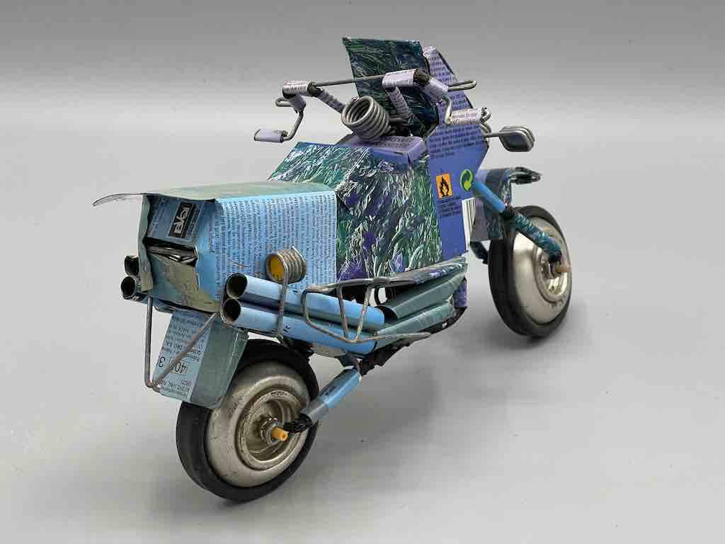 The Niger Bend - Wholesale Tafelbladdecoratie - Afrikaanse speelgoedmotorfiets van gerecycled metaal in blik - Burkina Faso32