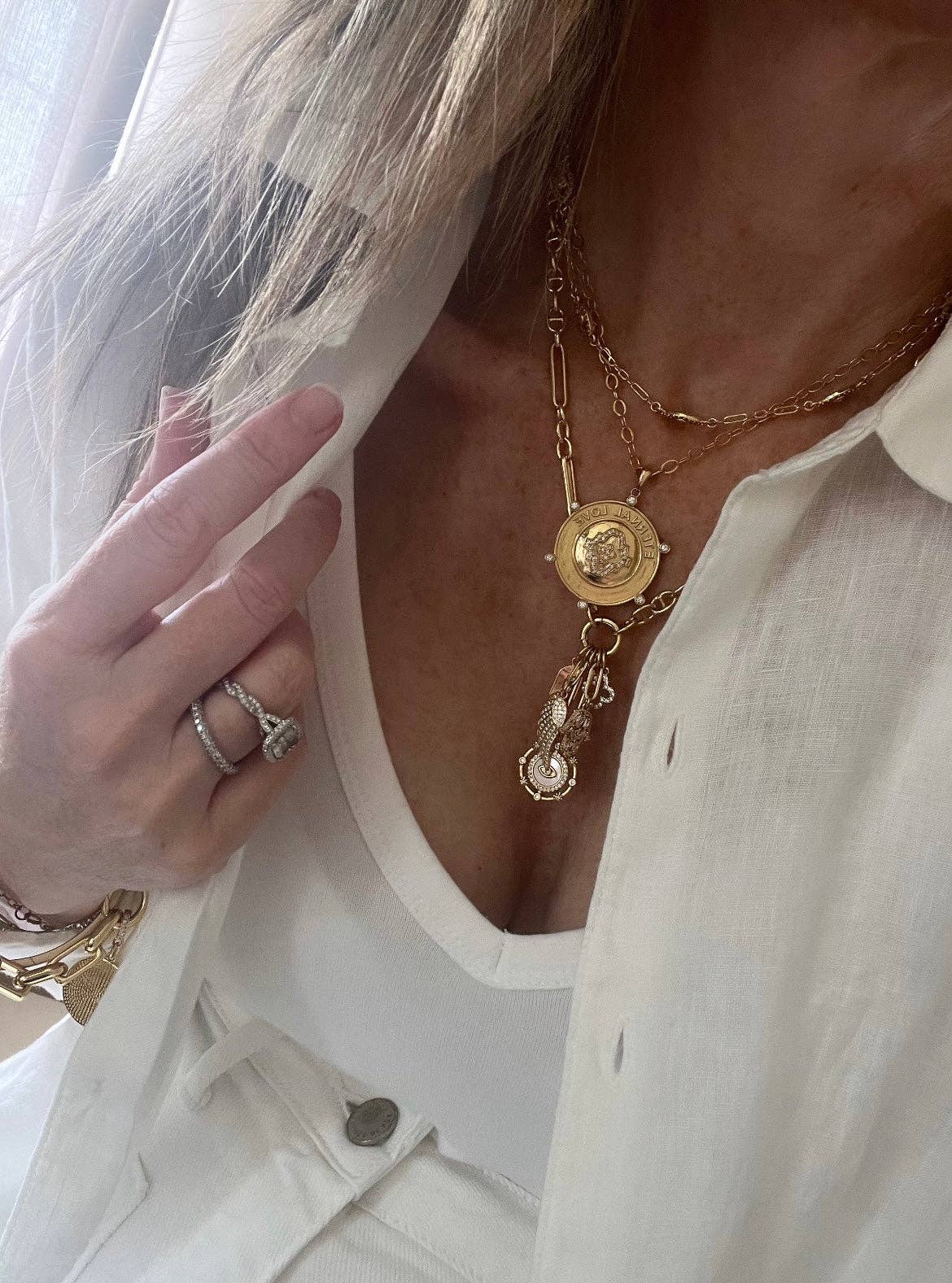 Boutique Suarez Co. - Wholesale Pendant/Charm Necklace - Soul Connection - Eternal Love Medallion Necklace 15” + 3”9