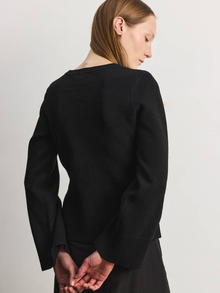 MOD REF – Engroshandel Cardigan - Dame – The Tyler Cardigan | Kvindesweater med klokkeærmer og knapper1