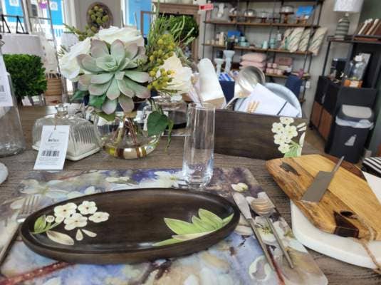 Indriya Home - Wholesale Platter - Frangipani Oval Mango Wood Platter – Handpainted4