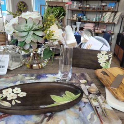 Indriya Home - Wholesale Platter - Frangipani Oval Mango Wood Platter – Handpainted4