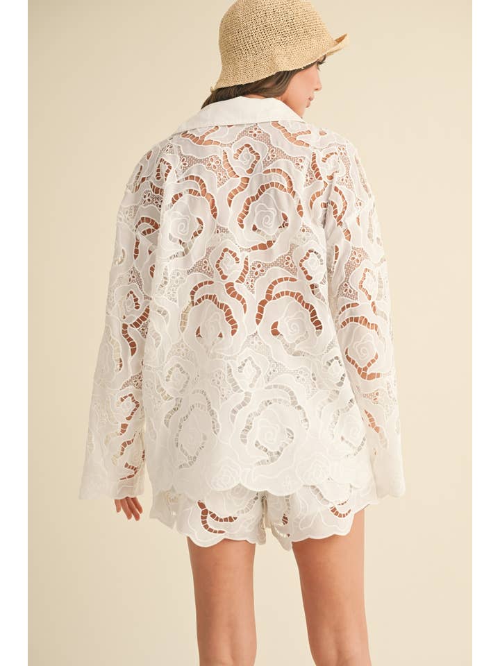 BLANCO T4637ST CAMISAS CON PATRÓN DE OJALES FLORALES de venta al por mayor en Faire2