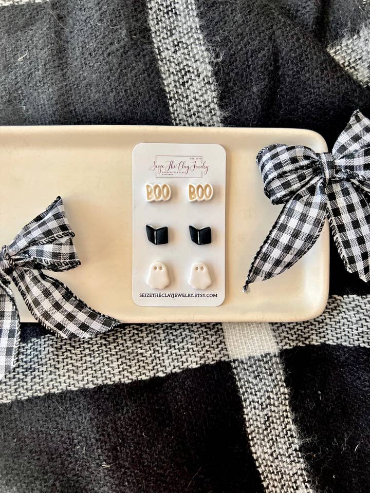 Pacchetto Stud di Halloween, Orecchini a Perno Fantasma, Orecchini a Forma di Libro per la vendita all'ingrosso da parte di SeizeTheClayJewelry