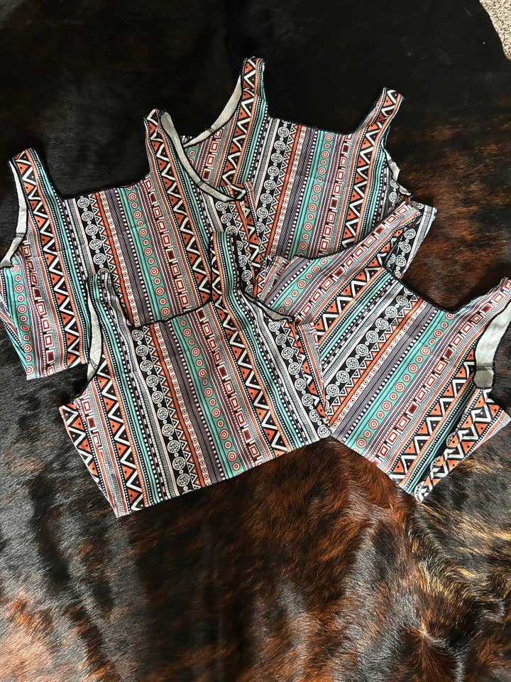 Geometrisk topp för wholesale av Delanie Nicole