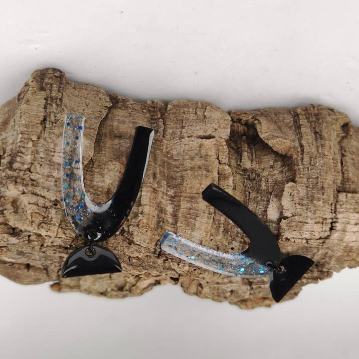 Boucles d'oreilles U inversé P0067 pour la vente par Resinartesania