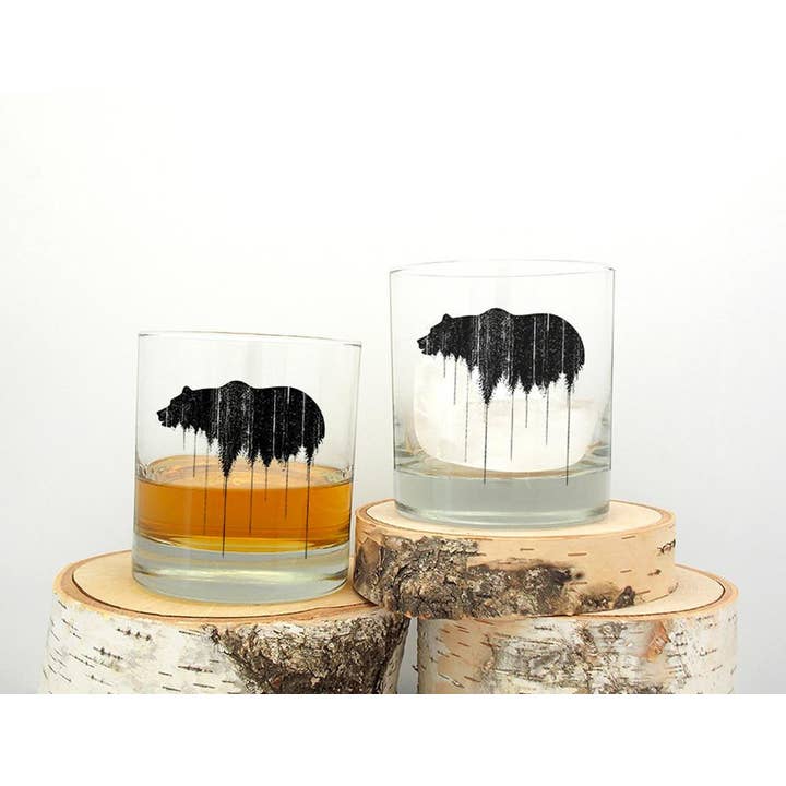 Verres à whisky Bear Above Treeline pour la vente par Black Lantern