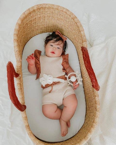 Ali+Oli – Mordedor - Bebé por atacado – Brinquedo de silicone de qualidade alimentar Giraffe Teether & Rattle (Taupe)10