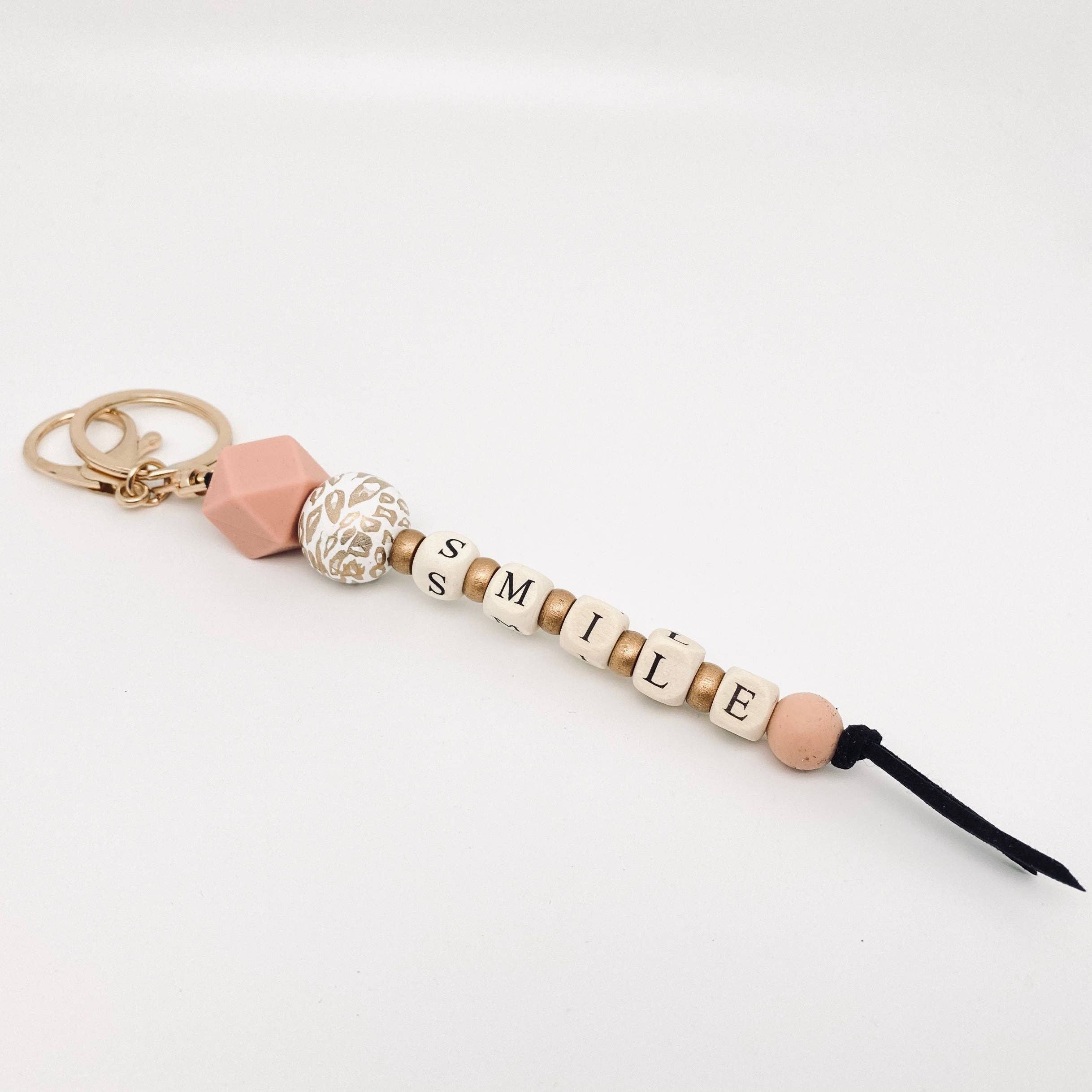 Mio Queena – wholesale Nyckelringar - Dam – Bohemisk stil silikon trä pärlstav nyckelring | Prydnad12