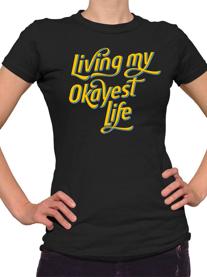 T-shirt Living My Okayest Life pour femme pour la vente par Boredwalk