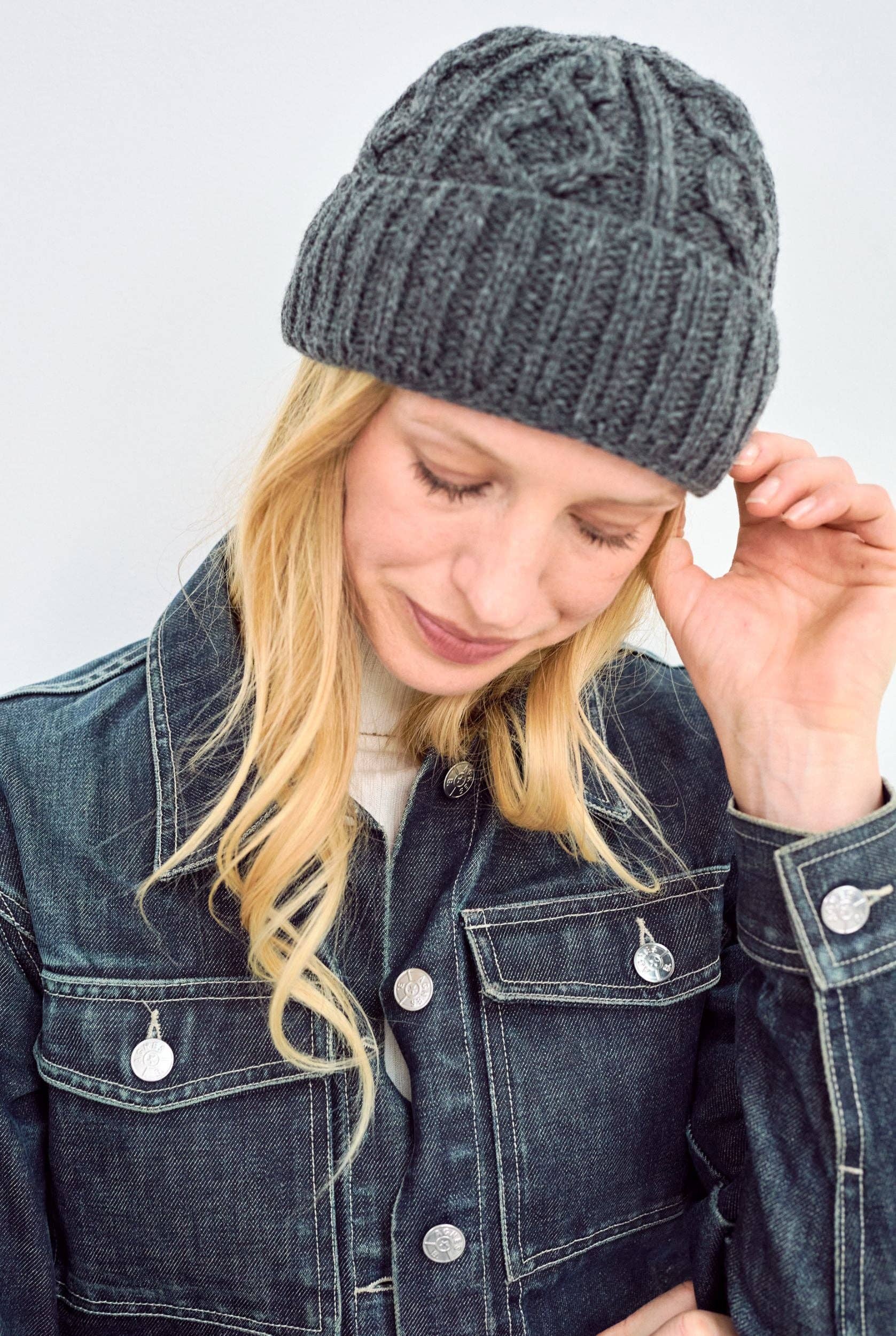 Aran Woollen Mills - Wholesale Beanie - Women's - Mulranny Aran Diamond Stitch Hat -  Grey4