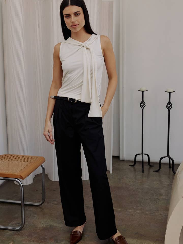 The Olivia Top | Haut en tricot doux à col noué pour la vente par All Row