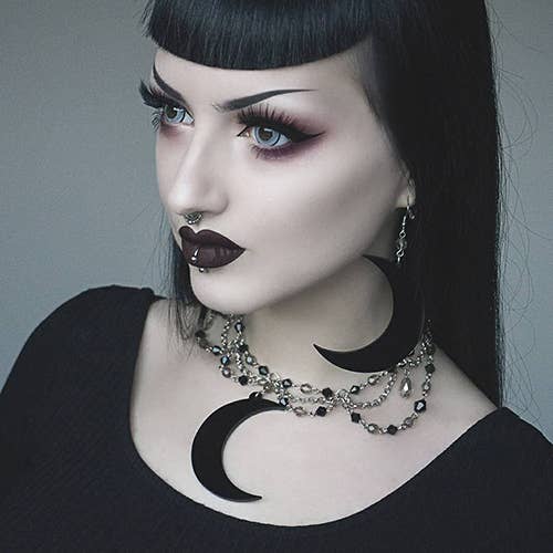 Collier ras du cou en acier inoxydable The Night Queen pour la vente par Ayame Designs