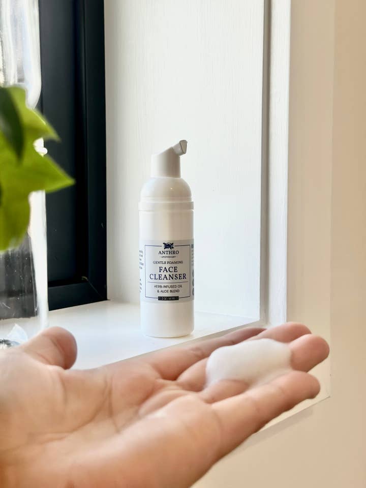 Nettoyant quotidien pour le visage pour la vente par Anthro Apothecary