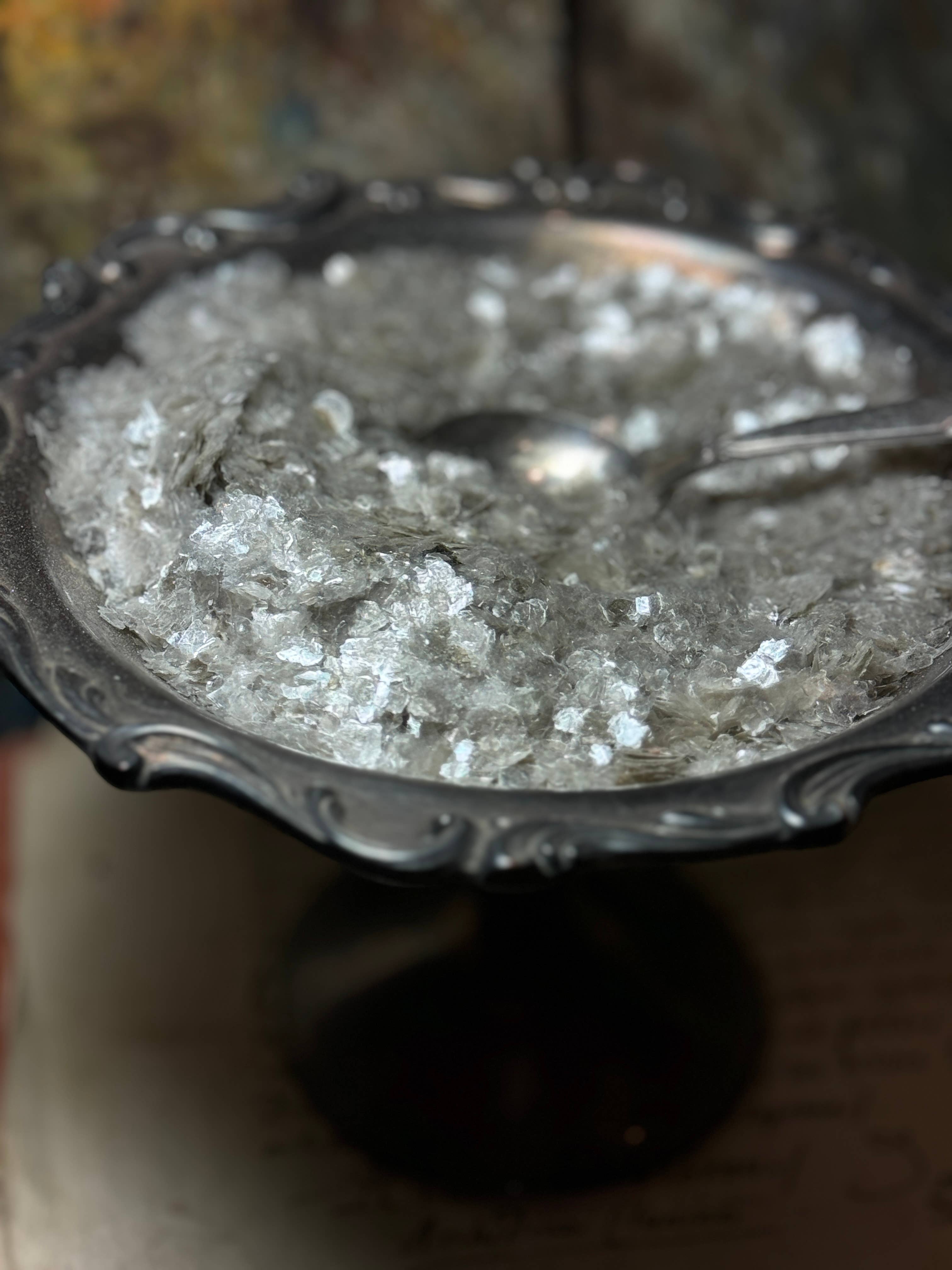 Monahan Papers - Wholesale Craft Supplies - Silver/White - Natural Mica Flakes - 1 lb1