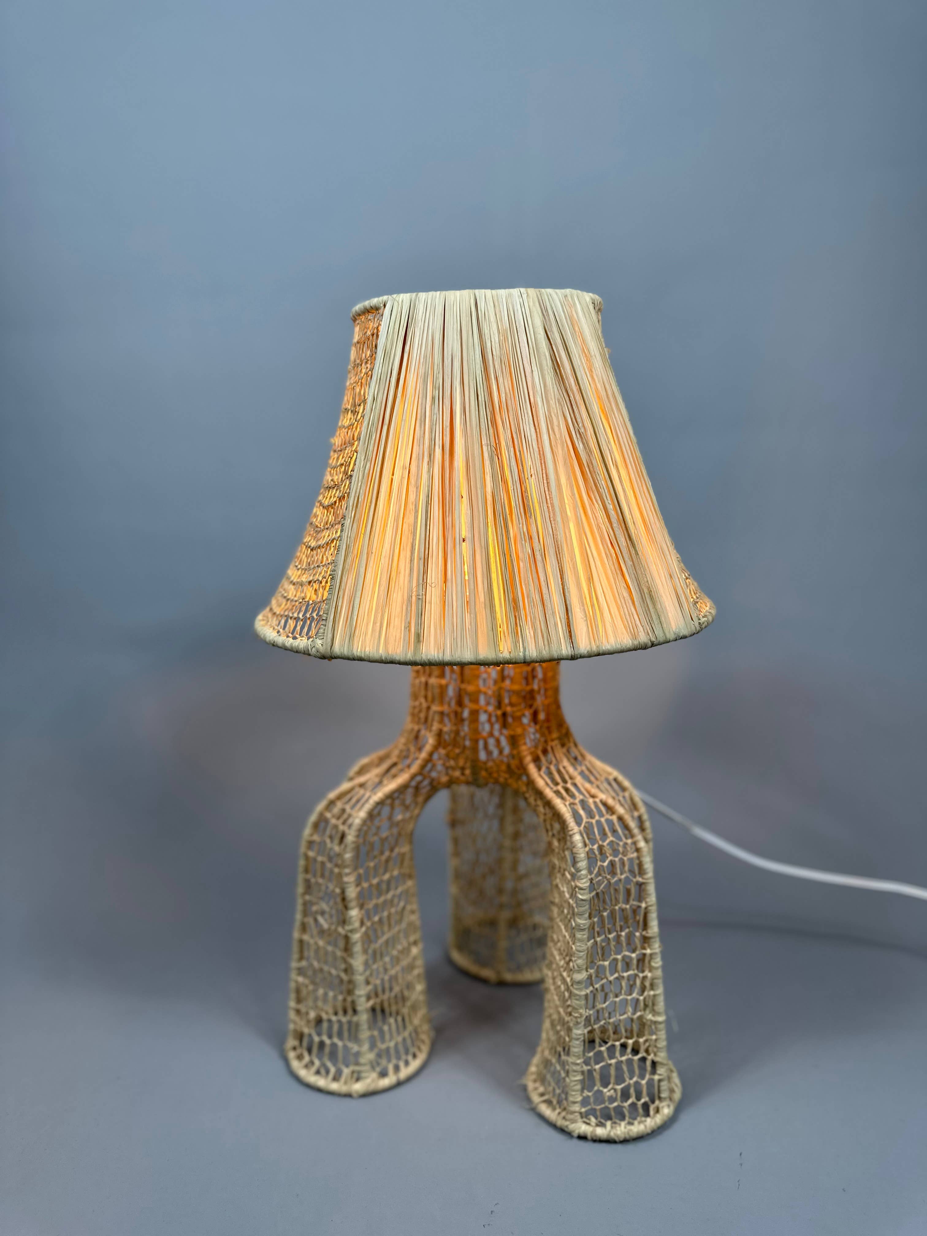 Mikwi – Engroshandel Skrivebordslampe – Naturlig raffia bordlampe, håndflettet lampeskærm12