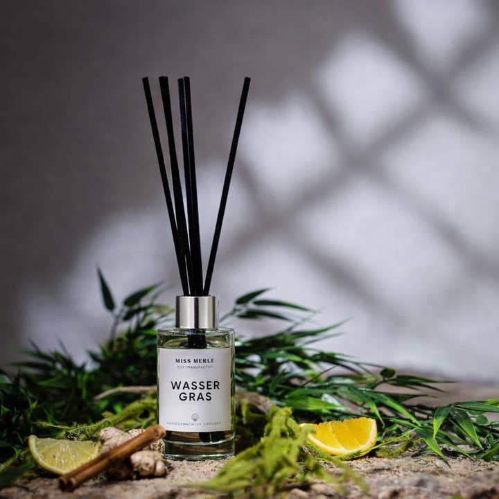MISS MERLE Duftmanufaktur - Wholesale Reed Diffuser - Scented Sticks WATER GRASS - Ginger & Lemongrass1