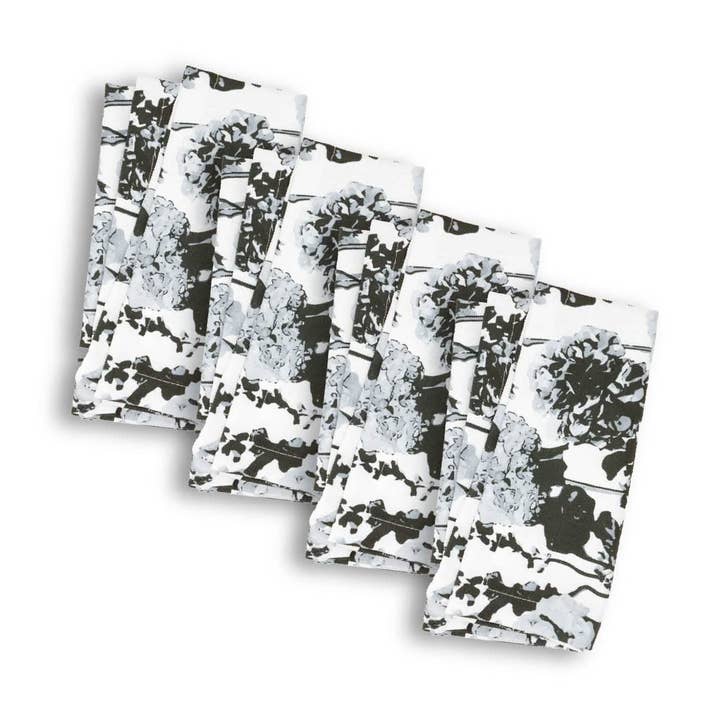 Ensemble de 4 serviettes en faux lin à motif floral en niveaux de gris pour la vente par Elizabeth Sutton Home
