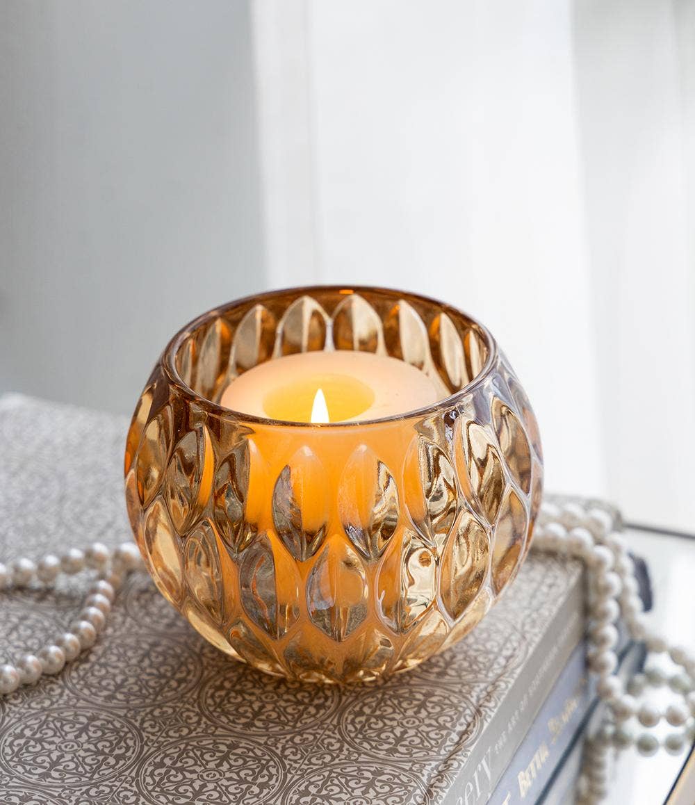 A&B Home Group Inc. – wholesale Ljushållare – D6x4,3" Bärnstensfärgad Ljuslykta med Präglat Mönster - Bärnsten