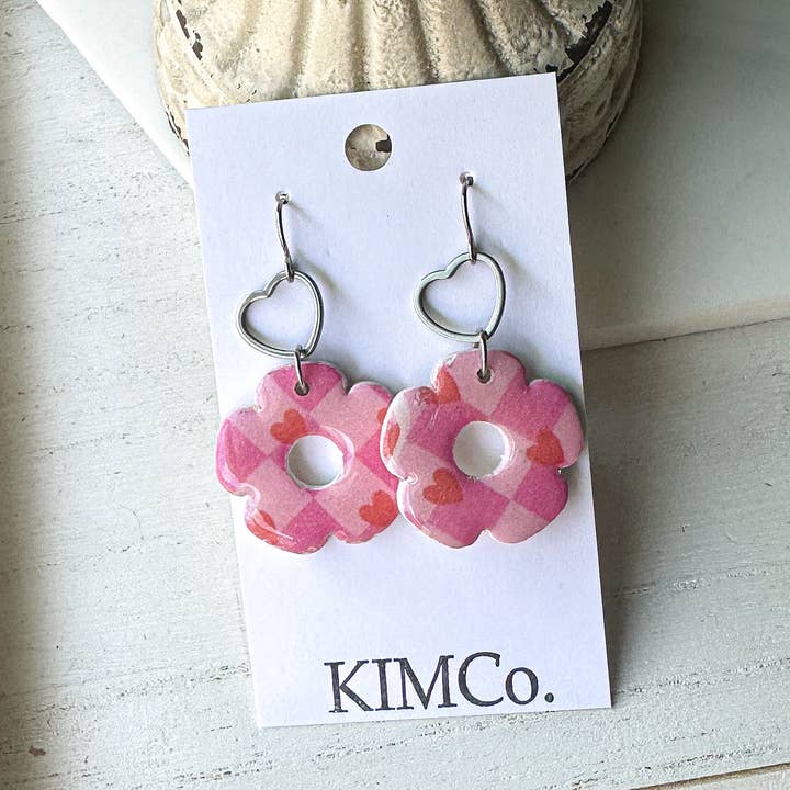 Polymer Clay Ohrringe -Valentinstag-Kariert mit roten Herzen für den Großhandel von KIMCo.