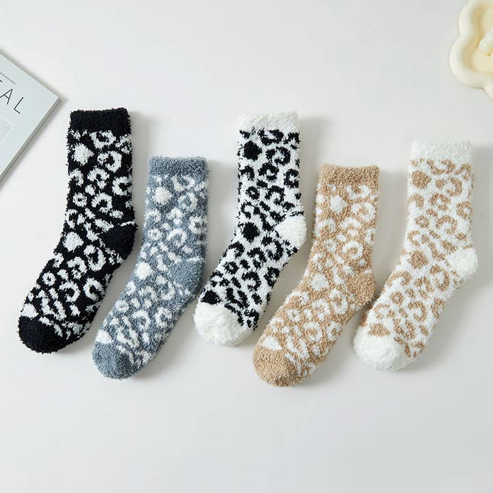 Sensibling Corp. - Wholesale Socks - Women's - 6Pairs - Cozy Fuzzy Leopard Winter Socks Set4