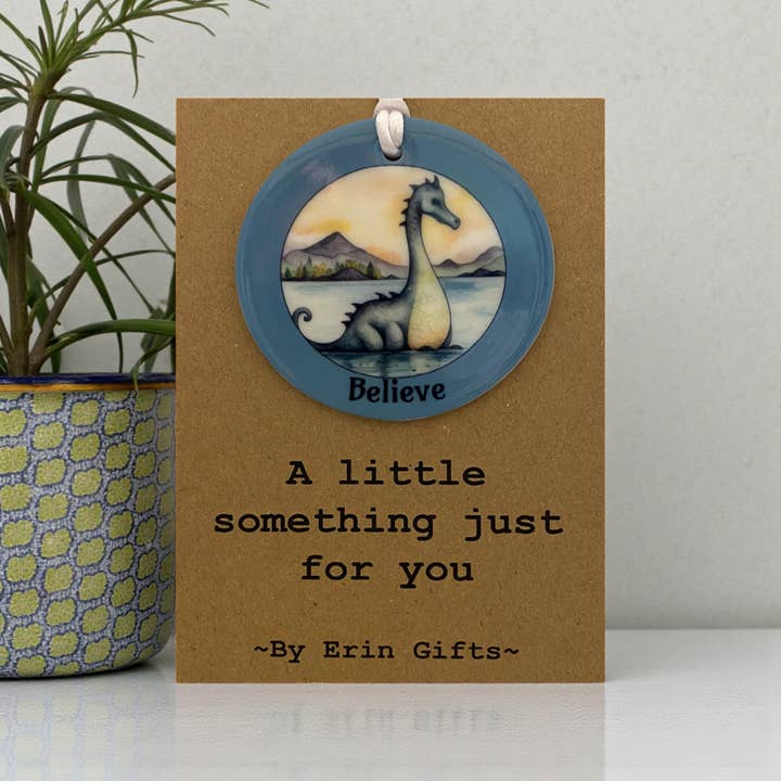 Un pequeño detalle - Tarjeta de fe y recuerdo de cerámica para venta al por mayor de By Erin Cards and Gifts Ltd