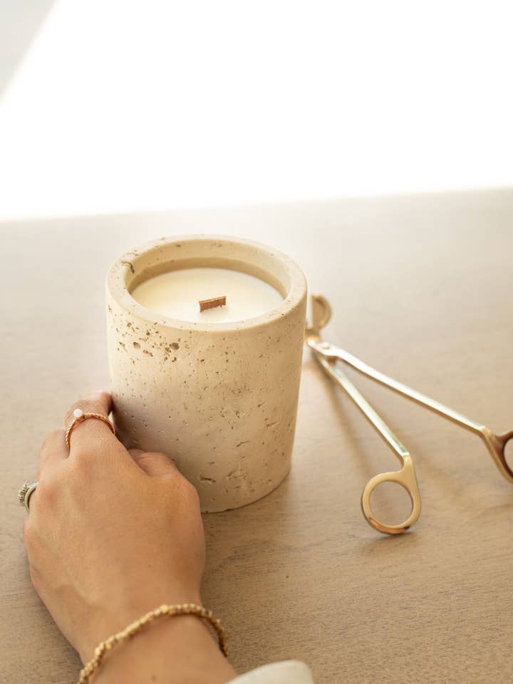 ¡NUEVAS FRAGANCIAS DE PRIMAVERA! Vela de Travertino/Roca de Lava (SIN ARANCELES) para venta al por mayor de Lynn & Liana Designs